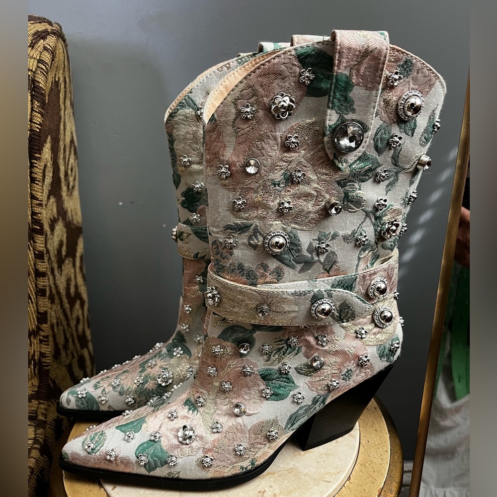 Azalea Wang Diligent Western Bootie - Picture 4 of 6